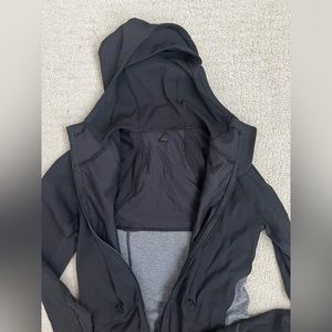 Lululemon size 4 light jacket